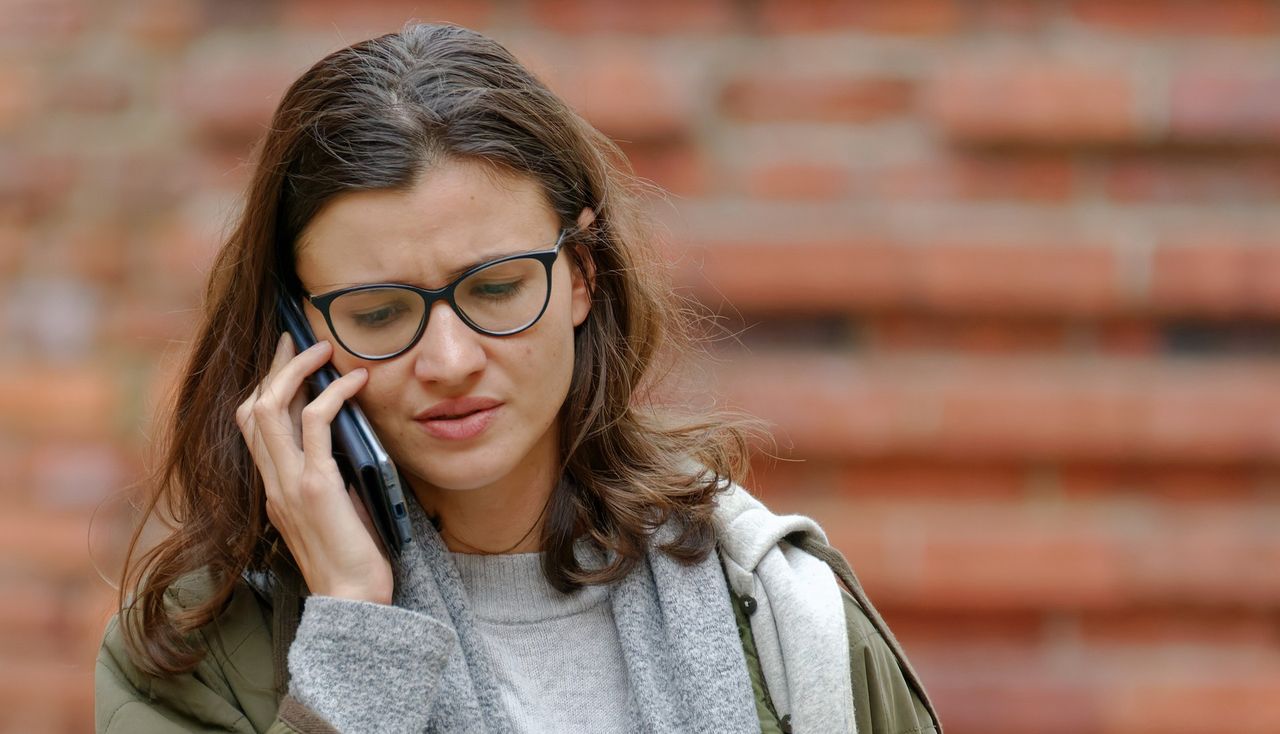Zadzwonił telefon? Gdy padną te słowa, lepiej się rozłącz