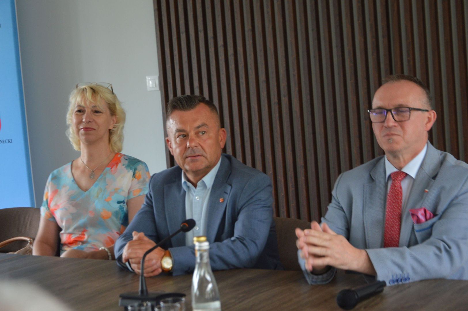 Nagrodzeni uczniowie szkół ponadpodstawowych w Starostwie Powiatowym