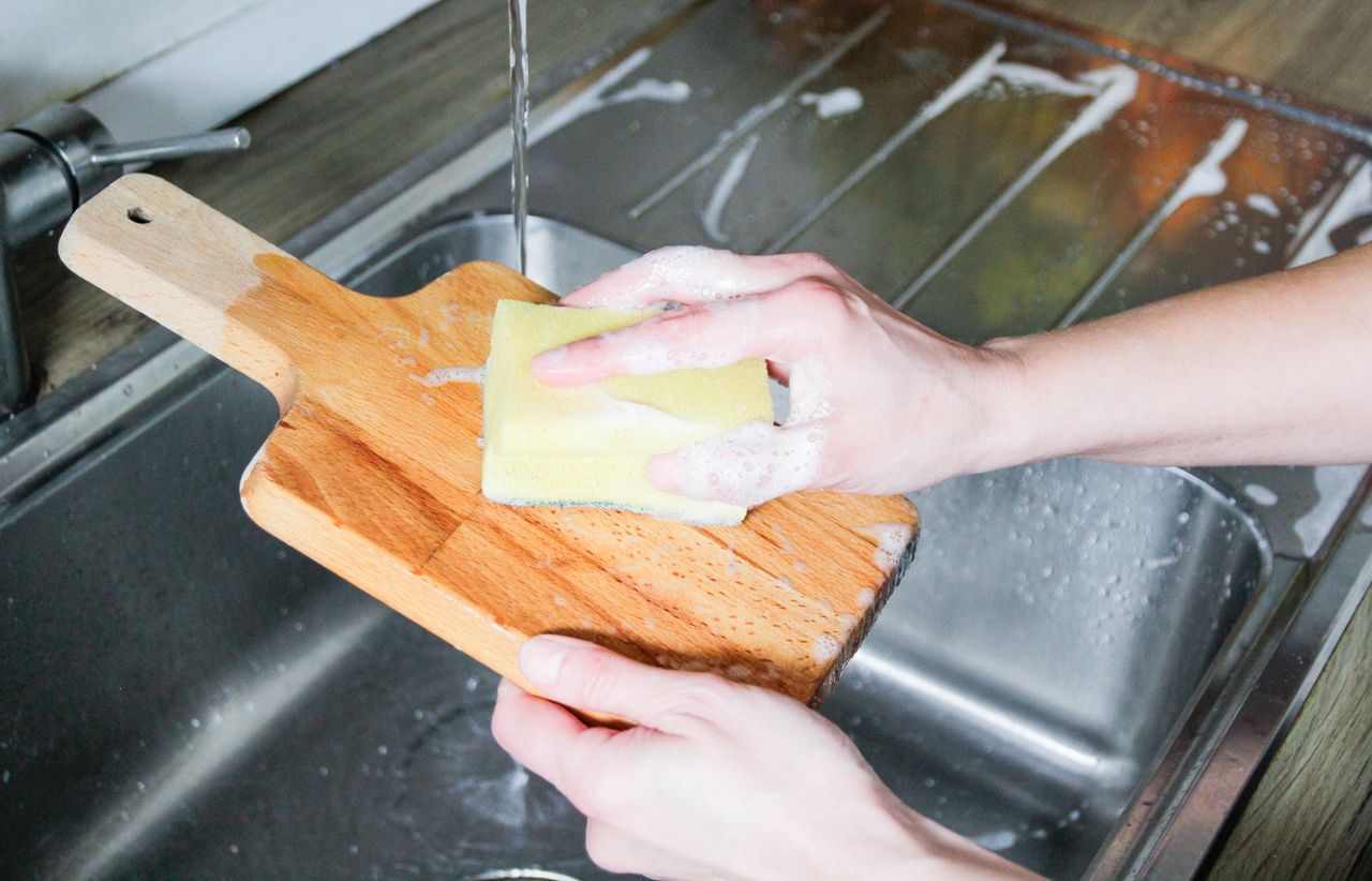 Know your sponges: How the color of your sponge can save your dishes