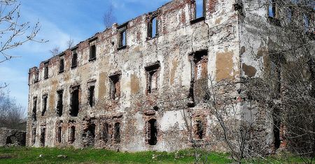 Kamienna Góra. Zabytkowy pałac pozostanie ruiną. Nie ma szans na odbudowę
