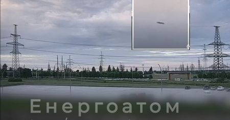 Rosyjskie pociski manewrujące nad ukraińską elektrownią atomową. Dlaczego strach się bać?