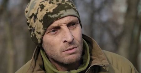 Niezwykła historia z frontu. Przez 41 dni odpierał ataki wroga w ziemiance