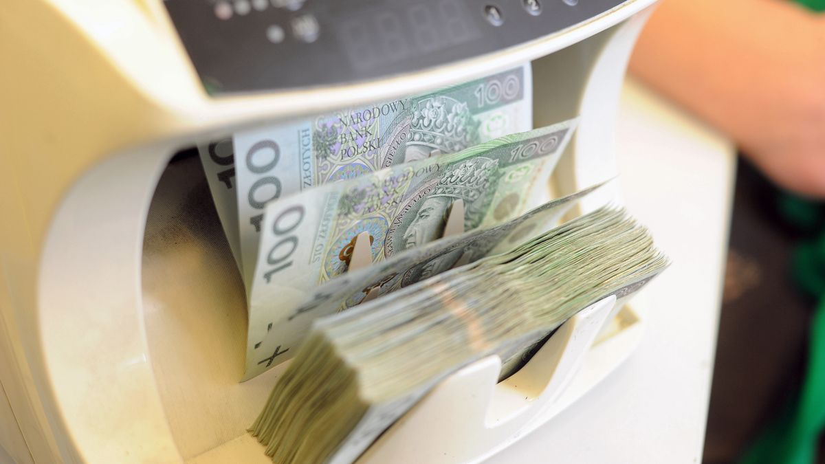 PIENIADZE
WARSZAWA 27.08.2008 r. LICZENIE PIENIEDZY, LICZENIE ZLOTOWEK, LICZENIE BANKNOTOW, STO ZLOTYCH, LICZARKA DO BANKNOTOW, LICZARKA DO PIENIEDZY, AUTOMATYCZNE LICZENIE PIENIEDZY, AUTOMATYCZNE LICZENIE BANKNOTOW, PLIK PIENIEDZY, PLIKI PIENIEDZY, PLIK BANKNOTOW,Image: 428931470, License: Rights-managed, Restrictions: , Model Release: no, Credit line: SZYMON LASZEWSKI / Forum
SZYMON LASZEWSKI / Forum
liczarka, plik, pieniadze, banknoty, kasa, sto, 100, zlotowki, liczenie, category_code_bnk, category_code_ilu