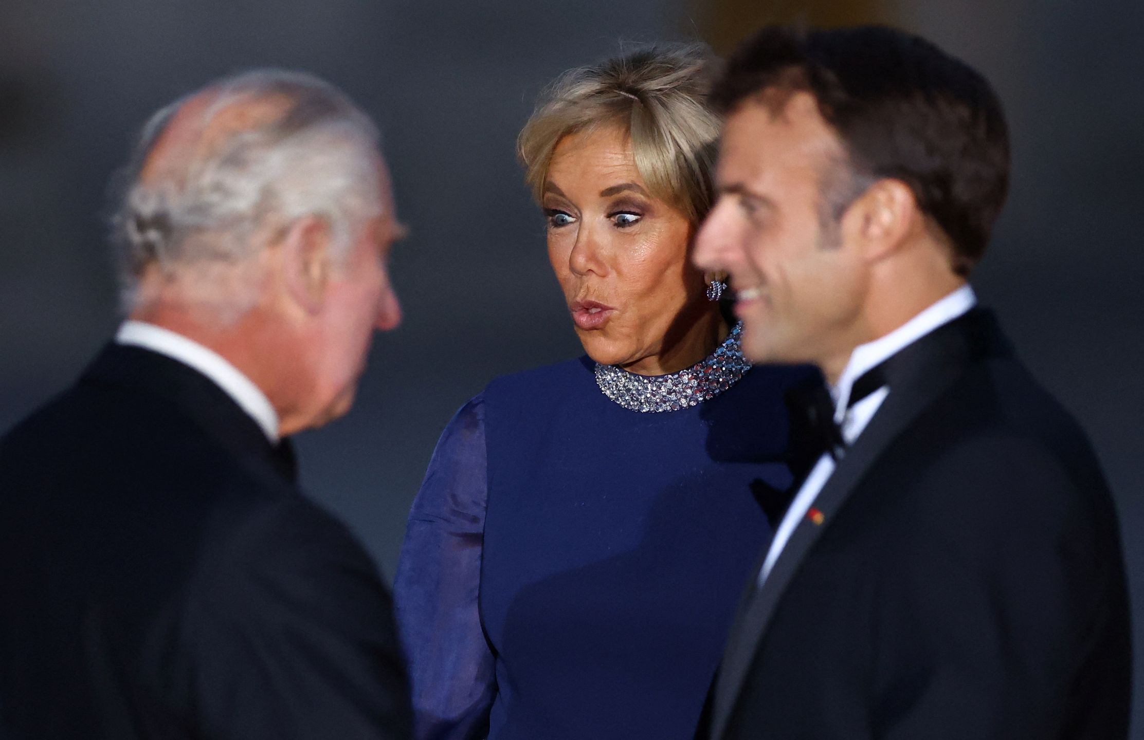 Emmanuel i Brigitte Macron na wieczornym spotkaniu z brytyjską parą królewską