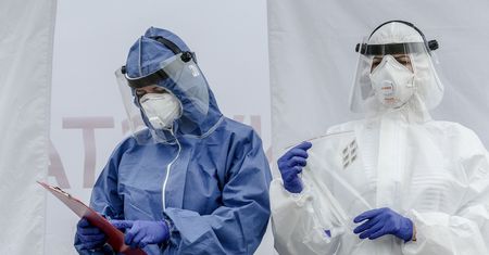 Strefy czerwone i żółte. Powrót obostrzeń w kolejnych powiatach