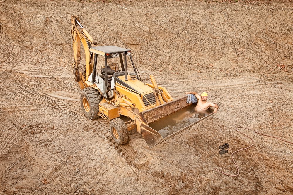 Ironiczne spojrzenie Davida Zaitza na materializm otaczającego świata 10