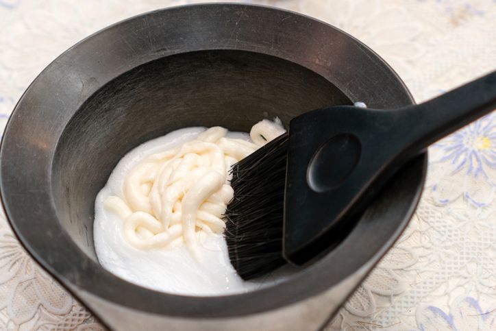 Farba do włosów bez amoniaku. Czym się różni od innych?