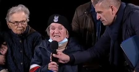 "Odjechał komuś peron, a może i cały dworzec". Znany pisarz oburzony