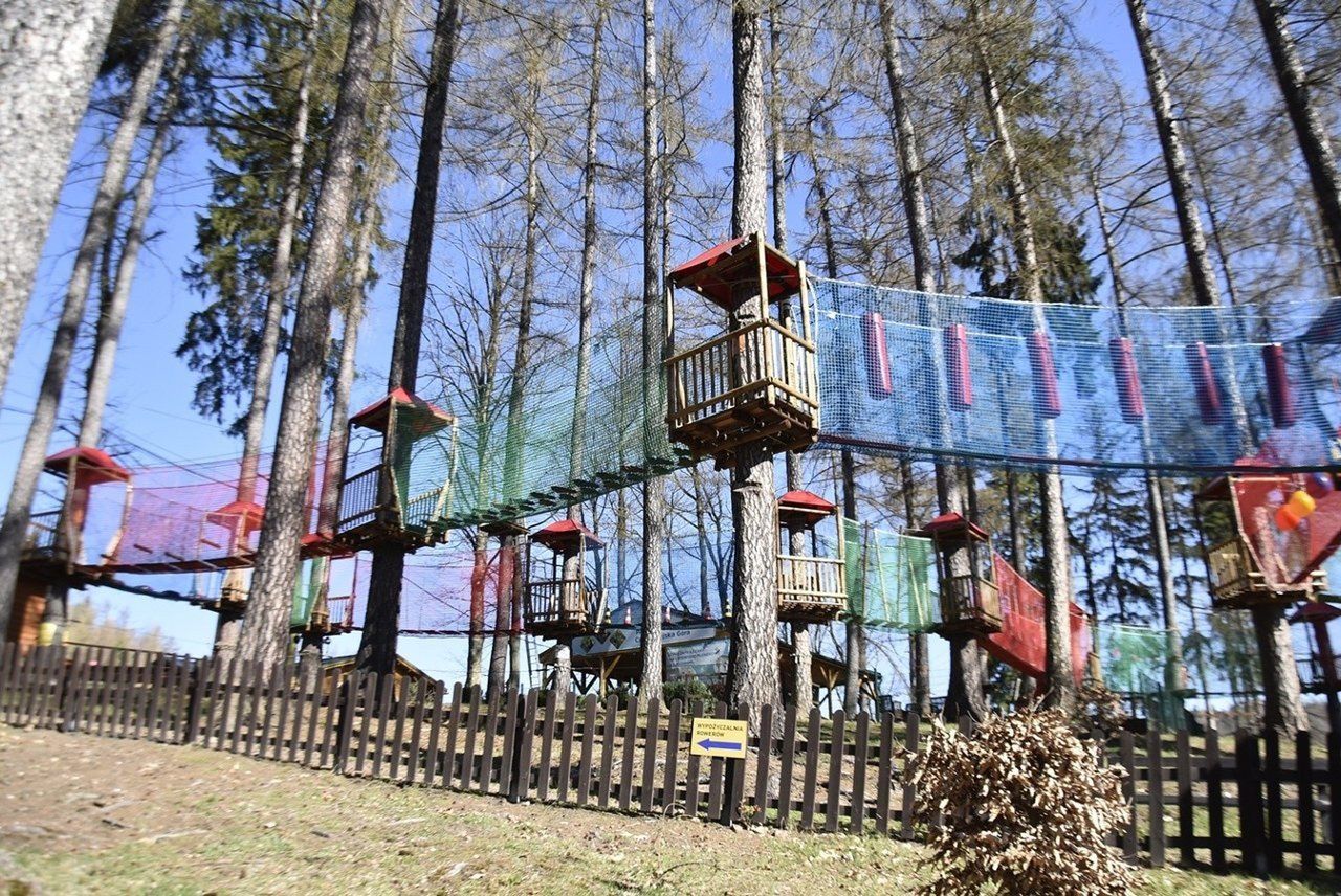 W czasie wakacji warto odwiedzić Park Aktywności &#34;Czarodziejska Góra&#34; w Jedlinie-Zdroju