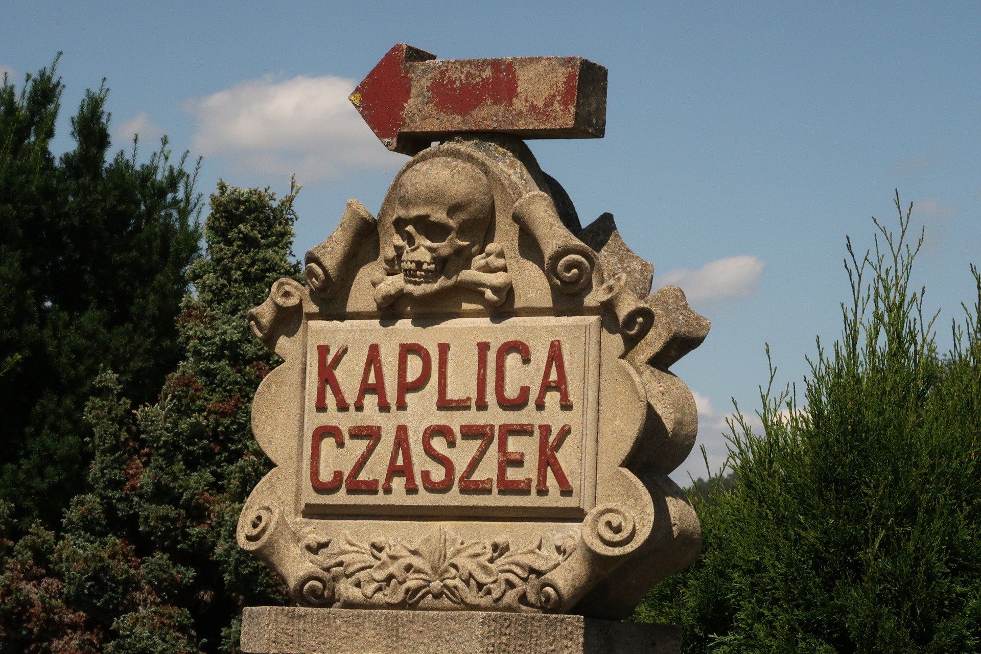 Kaplica Czaszek - Bajecznie położona uzdrowiskowa Kudowa-Zdrój