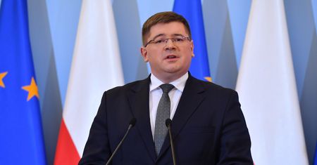 Oburzenie po słowach wiceministra. 11 tys. zł dla nauczyciela?!