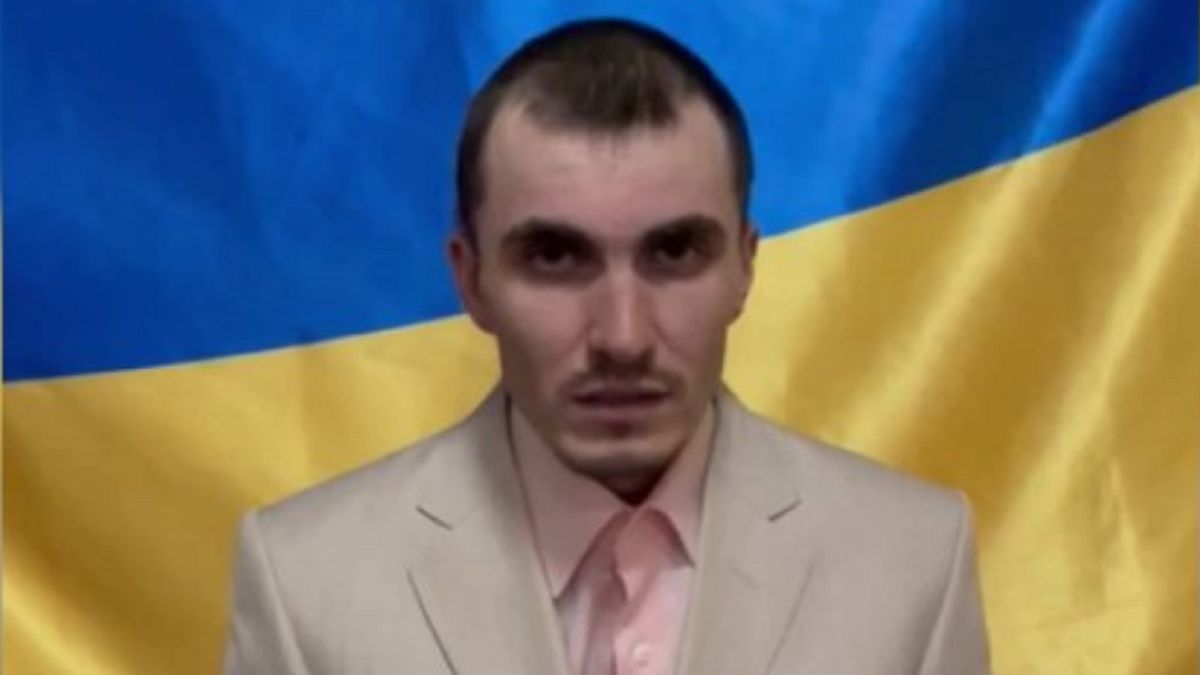 Rosyjski okupant nie chciał walczyć. Oddał broń i garnitur