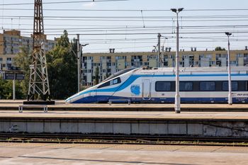 Hit w PKP Intercity. Seniorzy wykupili bilety na głównych trasach. Podróżni wściekli