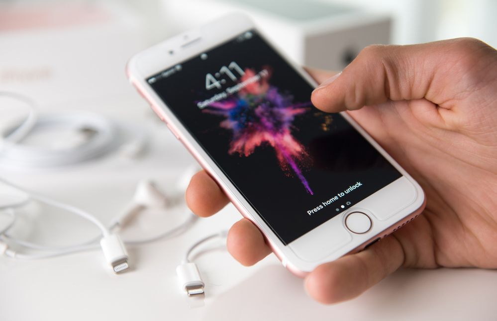 Apple ukarane 25 mln euro grzywny za celowe postarzanie iPhone'ów