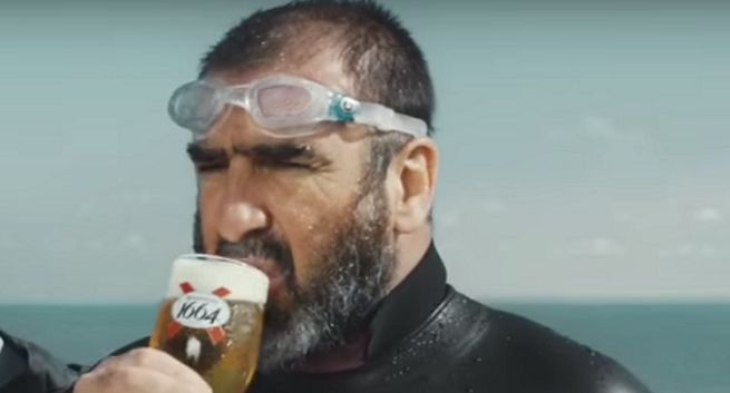 Eric Cantona przepływa kanał La Manche w reklamie piwa Kronenbourg 1664 (wideo)