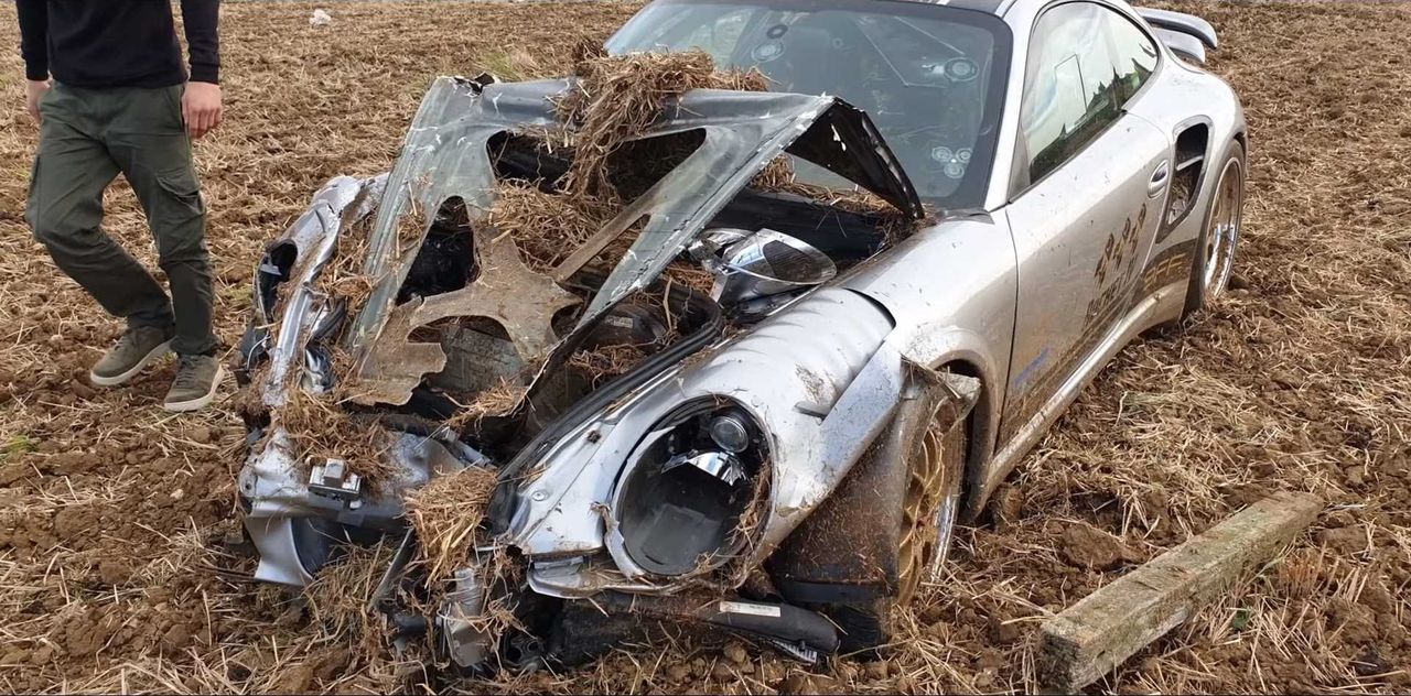 Rozbił 1800-konne porsche 911, ponieważ przegapił punkt hamowania