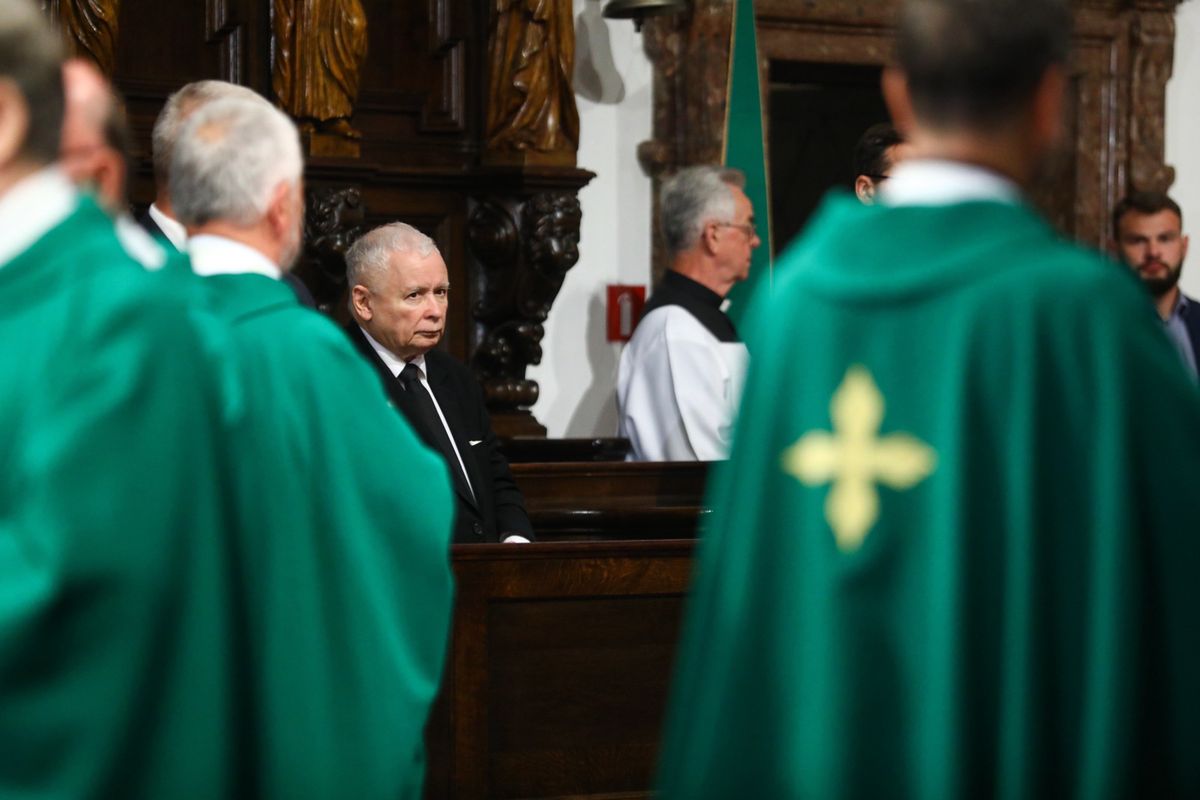Jarosław Kaczyński na mszy