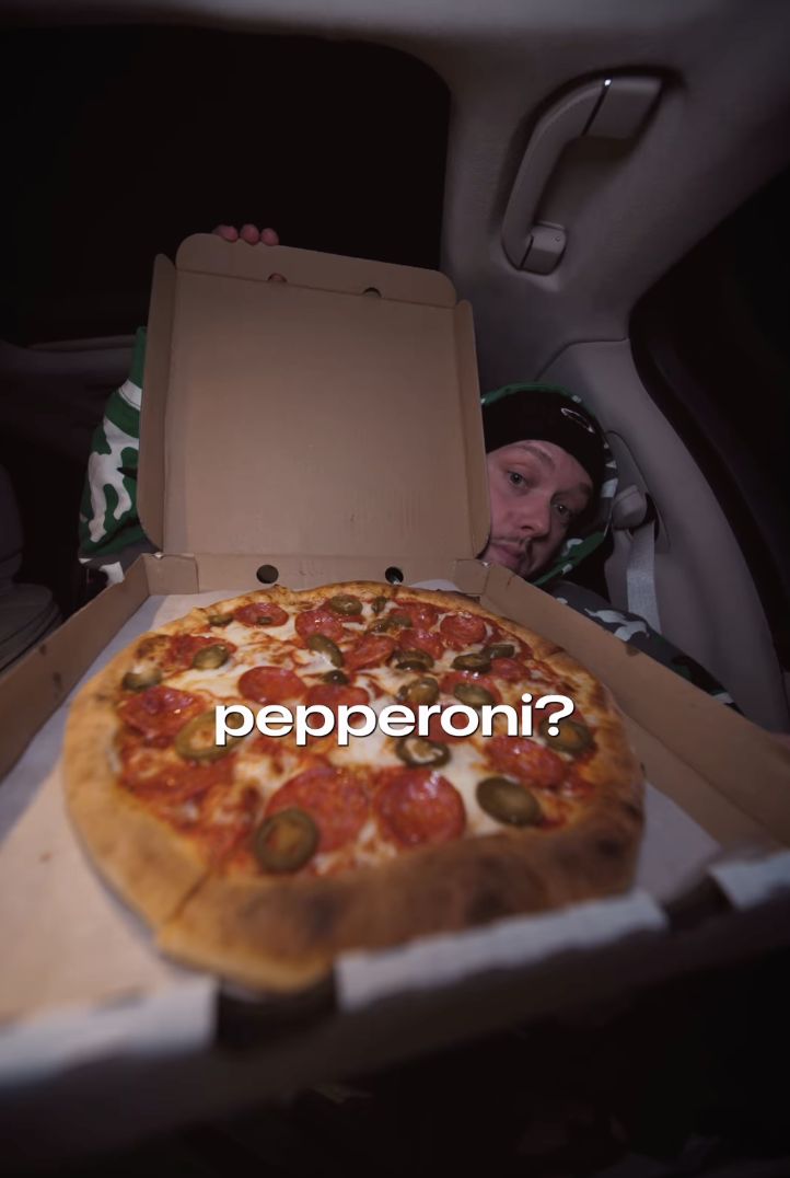 Książulo testuje pizzę Skolima