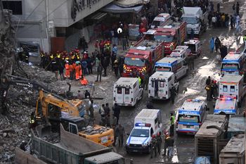 30 ciał w zgliszczach sklepu. Bilans ofiar pożaru rośnie