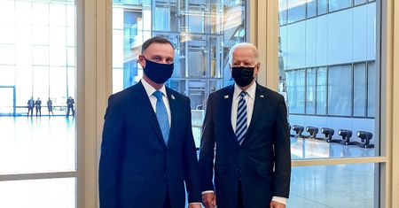 "3-4 minuty, na stojąco". Reporter zdradził kulisy spotkania Dudy z Bidenem