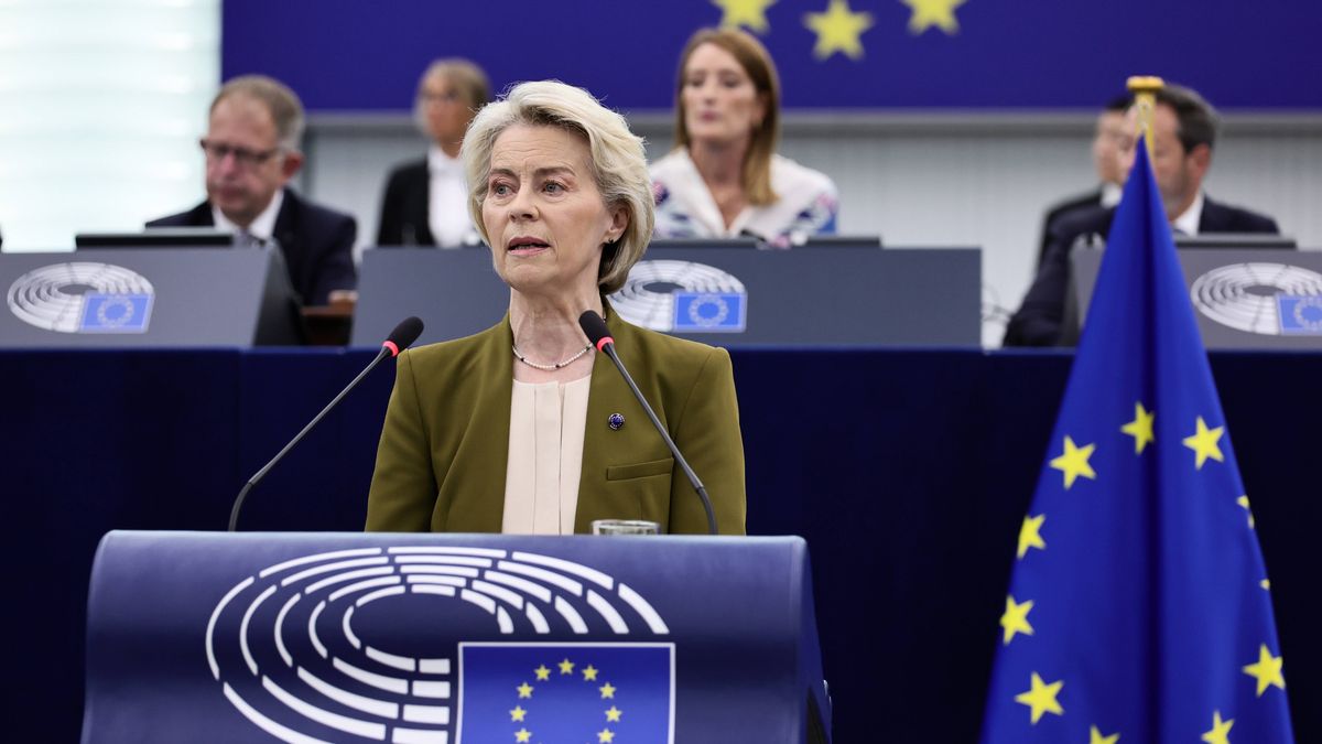 European Parliament plenary session in Strasbourg
epa12366506 European Commission President Ursula von der Leyen delivers a statement during a 'State of the Union' debate at the European Parliament in Strasbourg, France, 10 September 2025. The current plenary session runs from 08 until 11 September 2025.  EPA/RONALD WITTEK 
Dostawca: PAP/EPA.
RONALD WITTEK
EU, parliament, logo, flag, session, debate