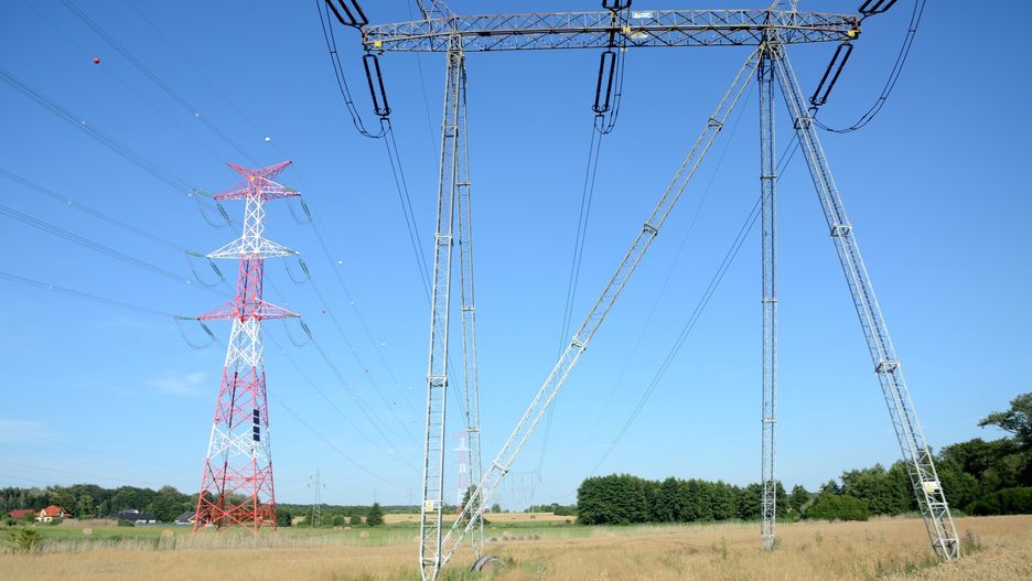Słupy wysokiego napięcia