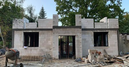 Dom parterowy czy piętrowy? O to czym się kierować przy wyborze projektu domu