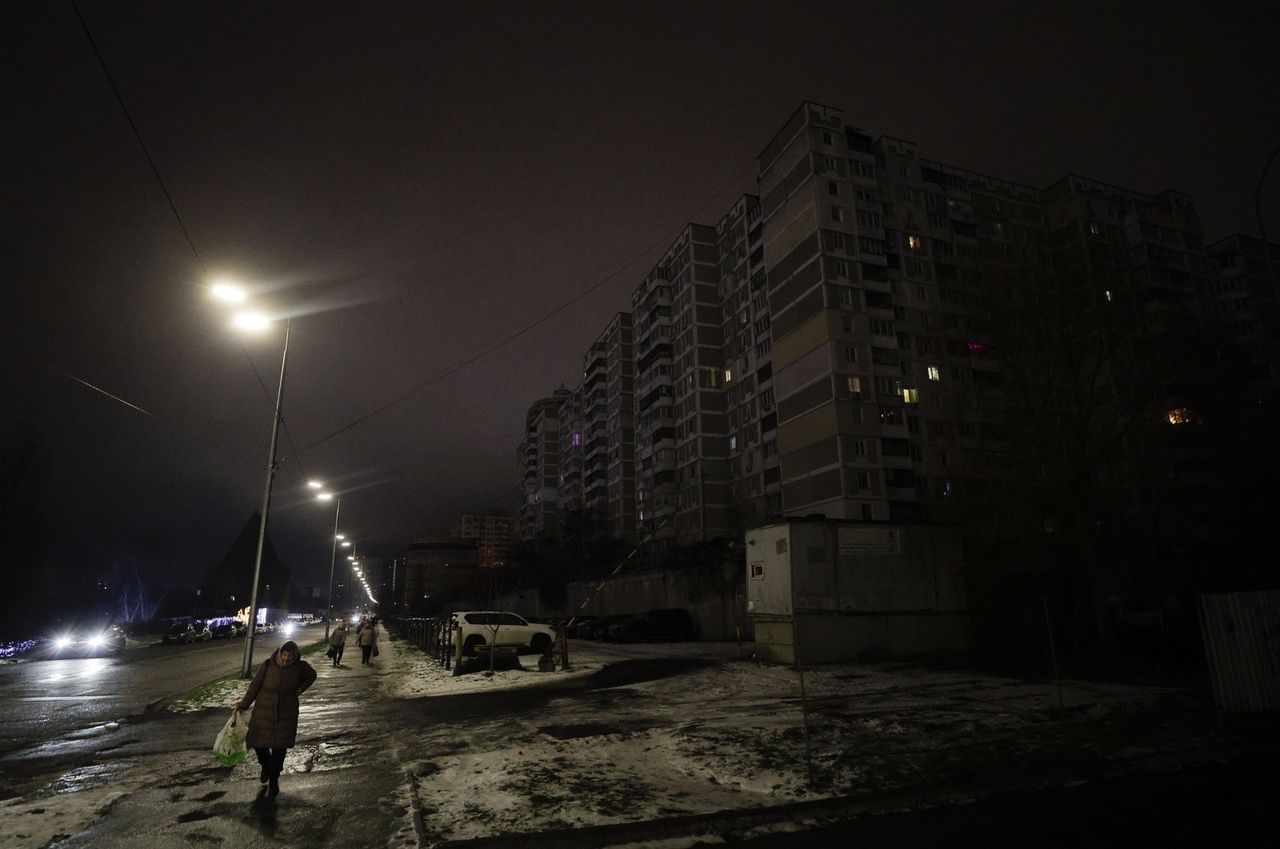 Kijów marznie po ataku. Mieszkańcy bez prądu i ogrzewania
