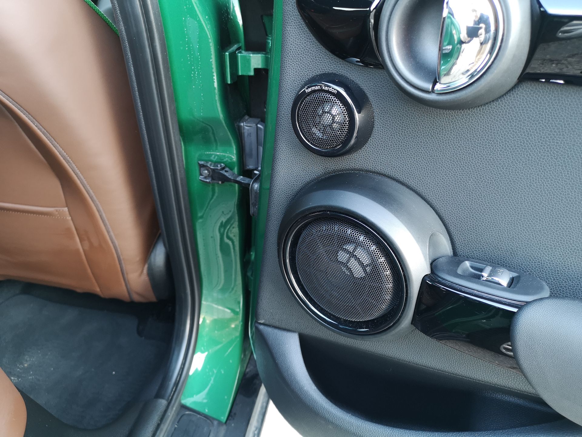 MINI Cooper S: aplikacja MINI Connected, obsługa systemu oraz audio Harman Kardon 19