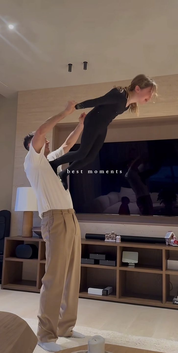 Anna Lewandowska relacjonuje wygibasy z rodzinką 