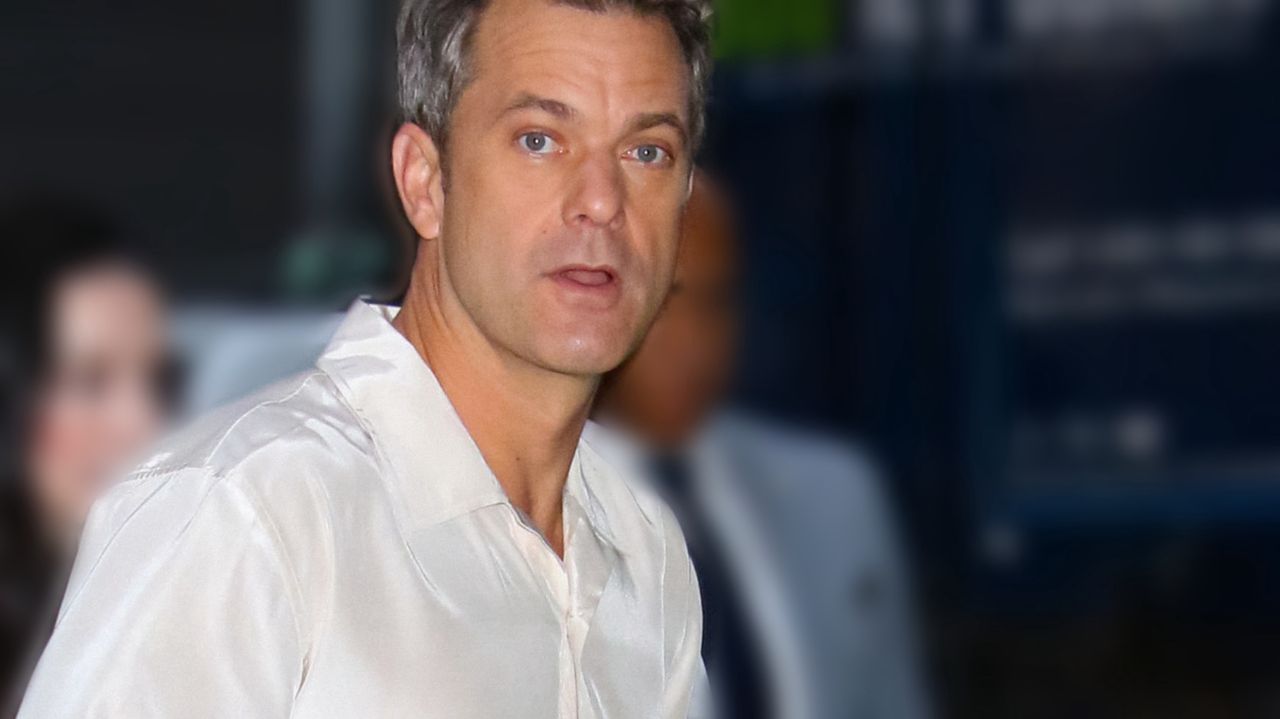 Aktor "czuje się niesamowicie szczęśliwy".  Pożar zniszczył jego rodzinny dom