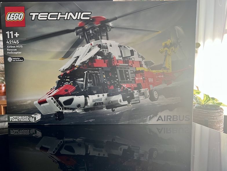 W teorii Airbus H175 z LEGO to zestaw dla dzieci od 11 roku życia