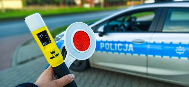 "Trzeźwy poranek" w powiecie jędrzejowskim. Wpadł kierowca busa jadący po pasażerów