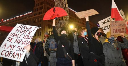 Najnowszy sondaż. Ile osób popiera demonstracje w ramach Strajku Kobiet?