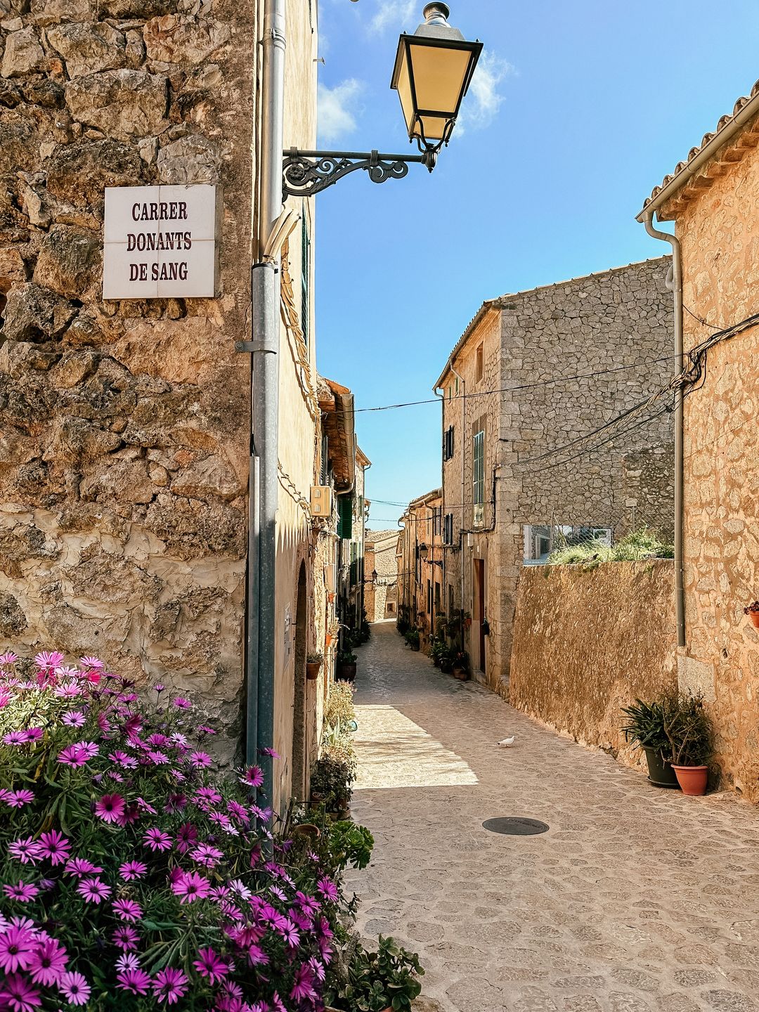 Valldemossa zachwyca labiryntem kamiennych uliczek 