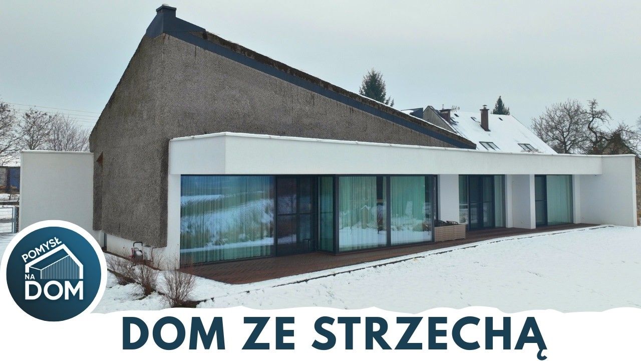 Dom ze strzechą i łazienka otwarta na salon. Czy to dobre rozwiązania? Architekt wyjaśnia