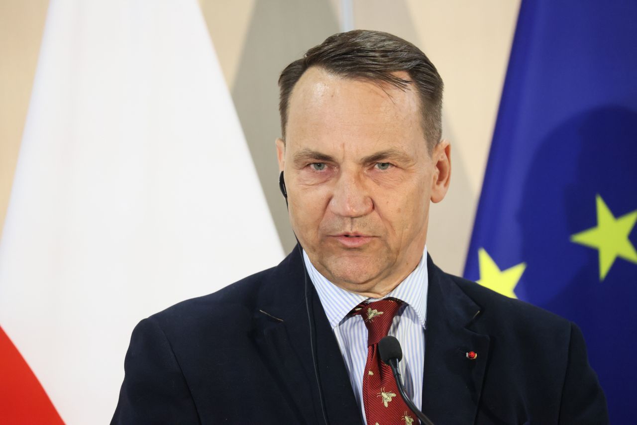 Sikorski odpowiada Szijjarto. Pisze, kto "zapłacił za studia" Orbana