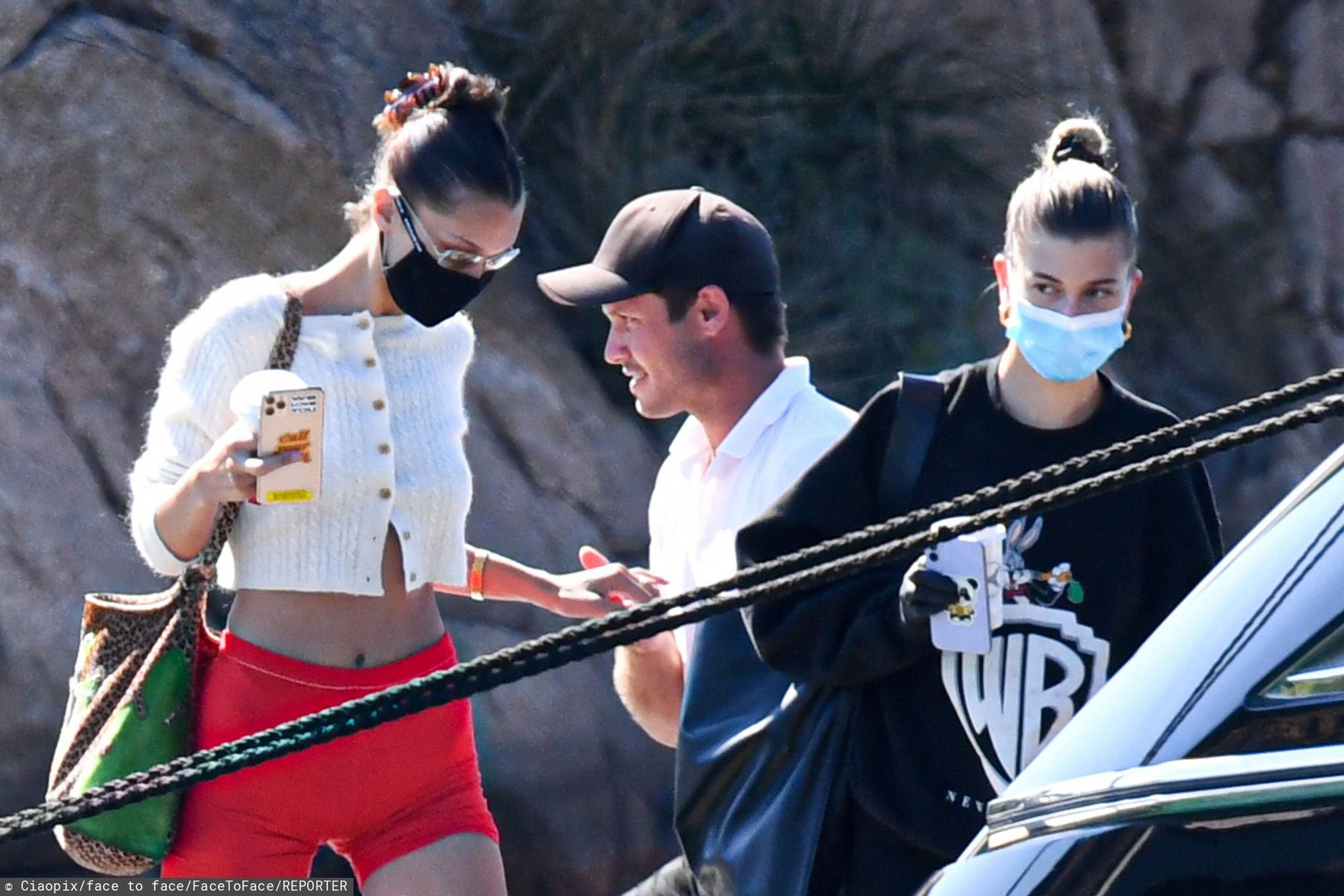 Bella Hadid i Hailey Bieber zadbały o środki ostrożności 