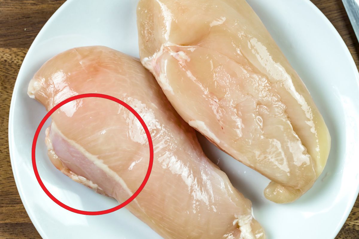 Jak usunąć ścięgna z piersi z kurczaka?