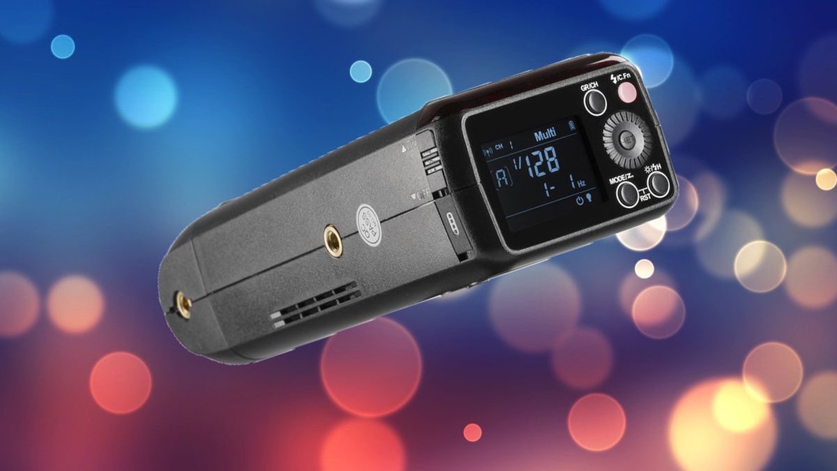 Quadralite Reporter 200 TTL - studio fotograficzne w lampie reporterskiej 1