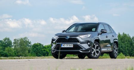 Test: Toyota RAV4 Plug-in Hybrid - nowy król hybryd z wtyczką
