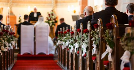 Biskup grzmi o pogrzebach. Na reakcję nie musiał długo czekać