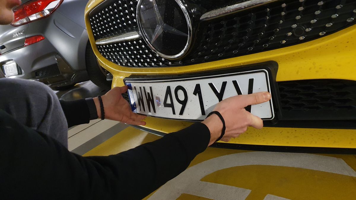 Na razie możemy zachować tablicę, jeśli auto jest z "naszego" powiatu. Po zmianach nie będzie już takich ograniczeń.