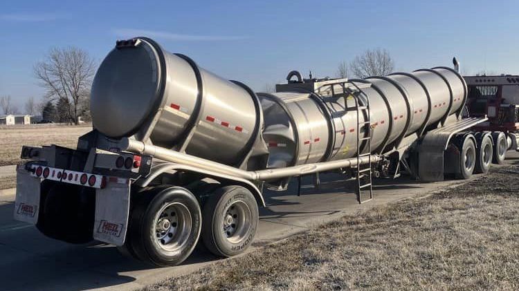 Naczepa została uszkodzona w wyniki implozji