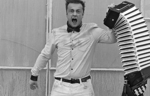 Czesław Śpiewa wydaje album "Księga Emigrantów. Tom I"