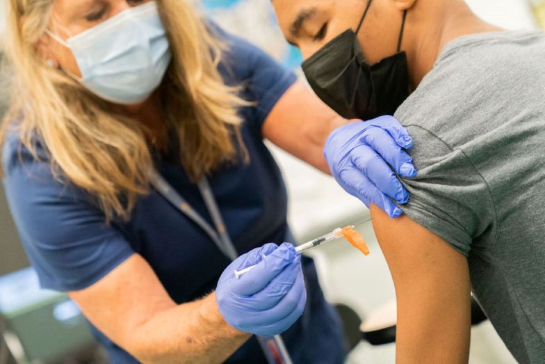 Polska pozbywa się szczepionek. Lecą do Australii