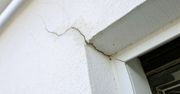 Pęknięcia na ścianach. Kiedy to norma, a kiedy sygnał alarmowy?
