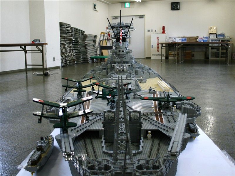 Monumentalny pancernik z klocków lego (150kg!) 12