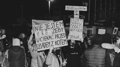 Wyrzucili ją z katolickiej szkoły za Strajk Kobiet. W tym kraju nie można już mieć swojego zdania