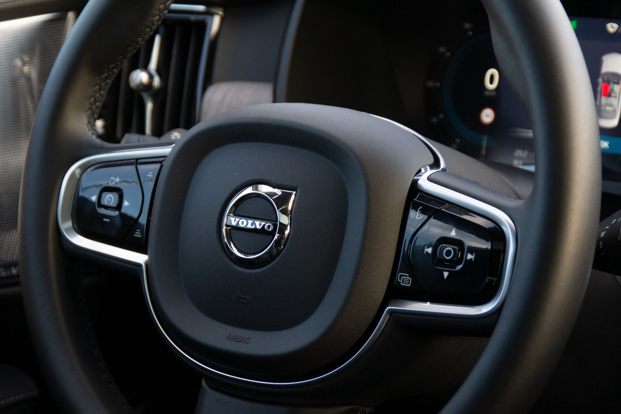 Volvo S90 T8